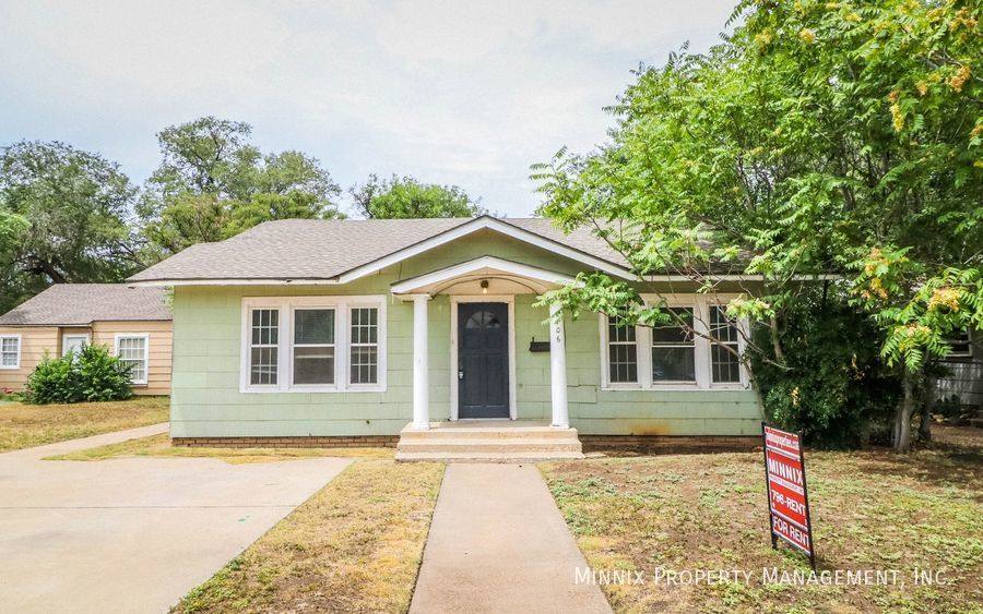 House for rent at 2106 15th St, Lubbock, TX 79401