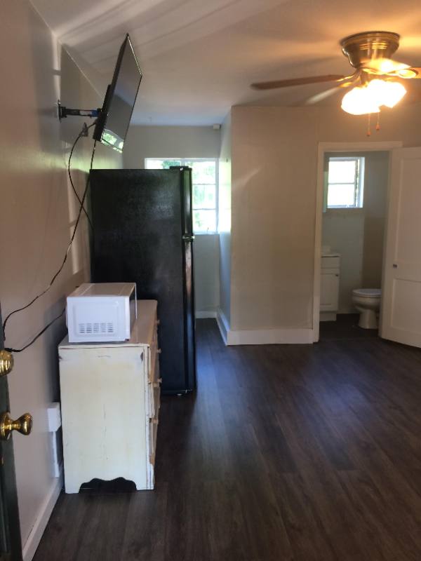 Apartment for rent at 1939 Frederick St, Cumberland, MD 21502