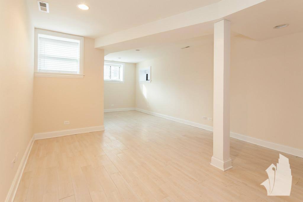Apartment for rent at 3709 N Wilton #1, Chicago, IL 60613