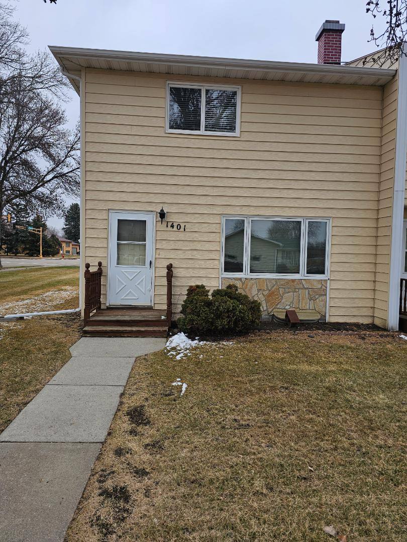 Townhouse for rent at 1401 Eastwood St, Bismarck, ND 58504