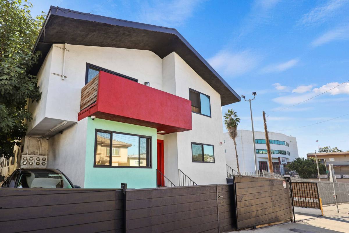 Apartment for rent at 830 Bartlett St, Los Angeles, CA 90012