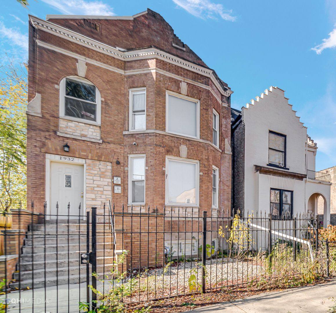 Apartment for rent at 1932 S Sawyer Ave, Chicago, IL 60623