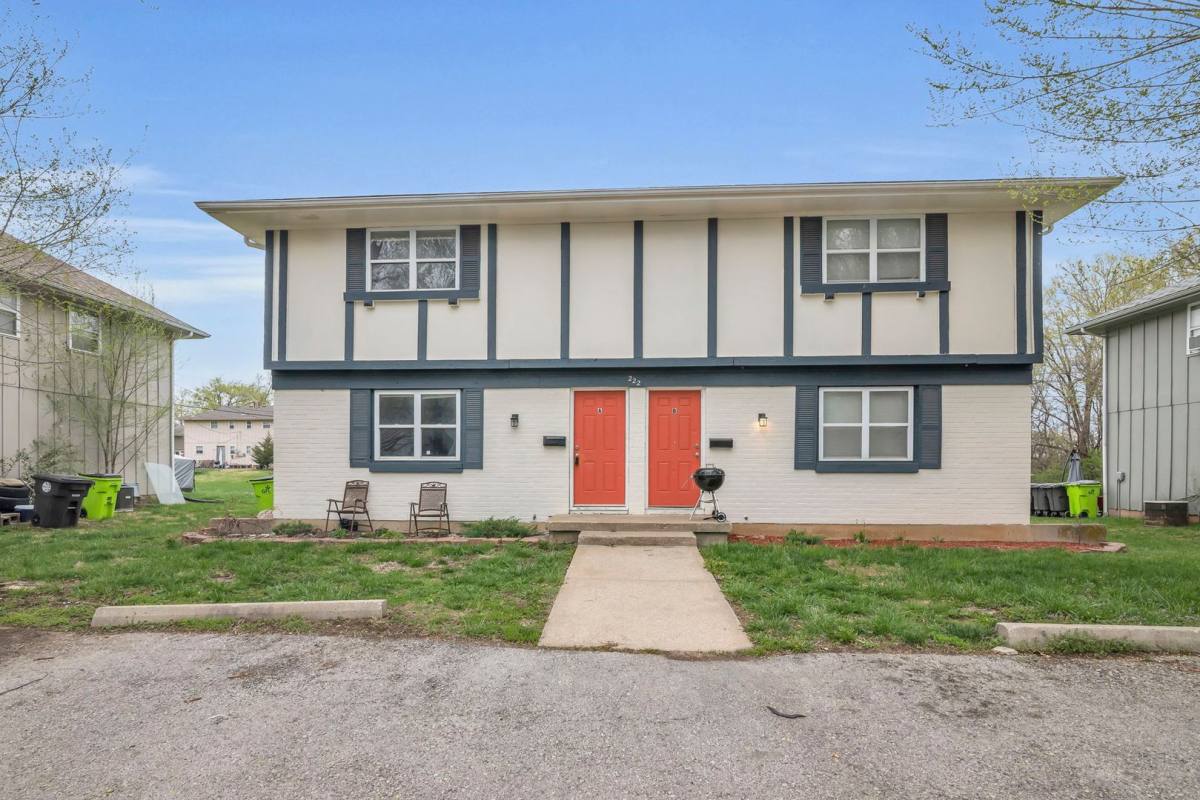 Townhouse for rent at 222 E Washington St #A, Belton, MO 64012