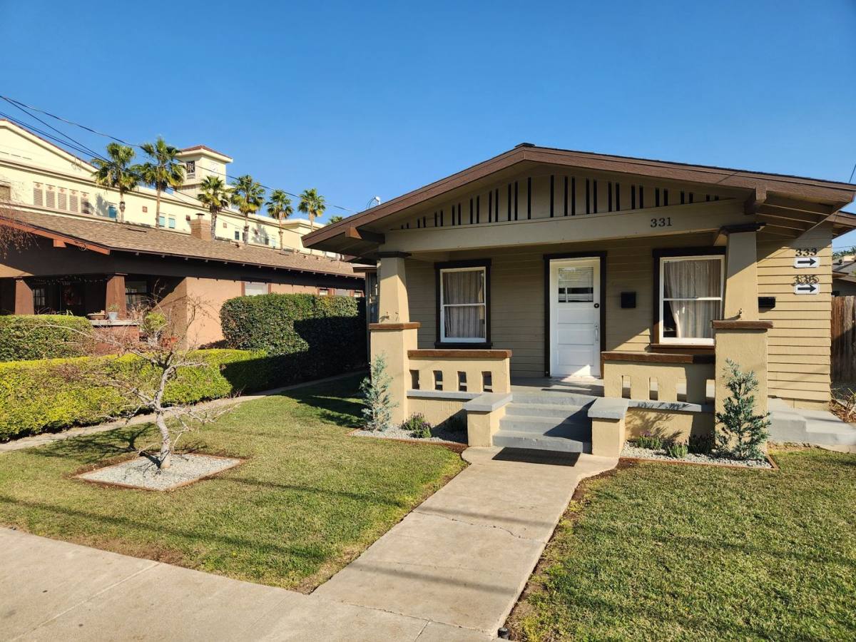 Townhouse for rent at 331 N Olive St, Orange, CA 92866