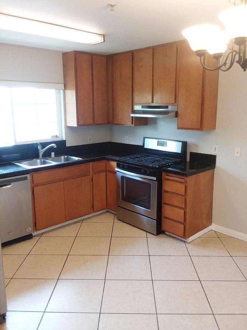 Apartment for rent at 1927 Cloverfield Blvd, Santa Monica, CA 90404