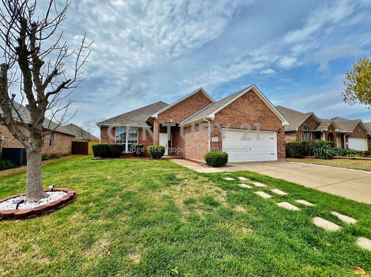 House for rent at 8000 Ranchvale Lane, Arlington, TX 76002