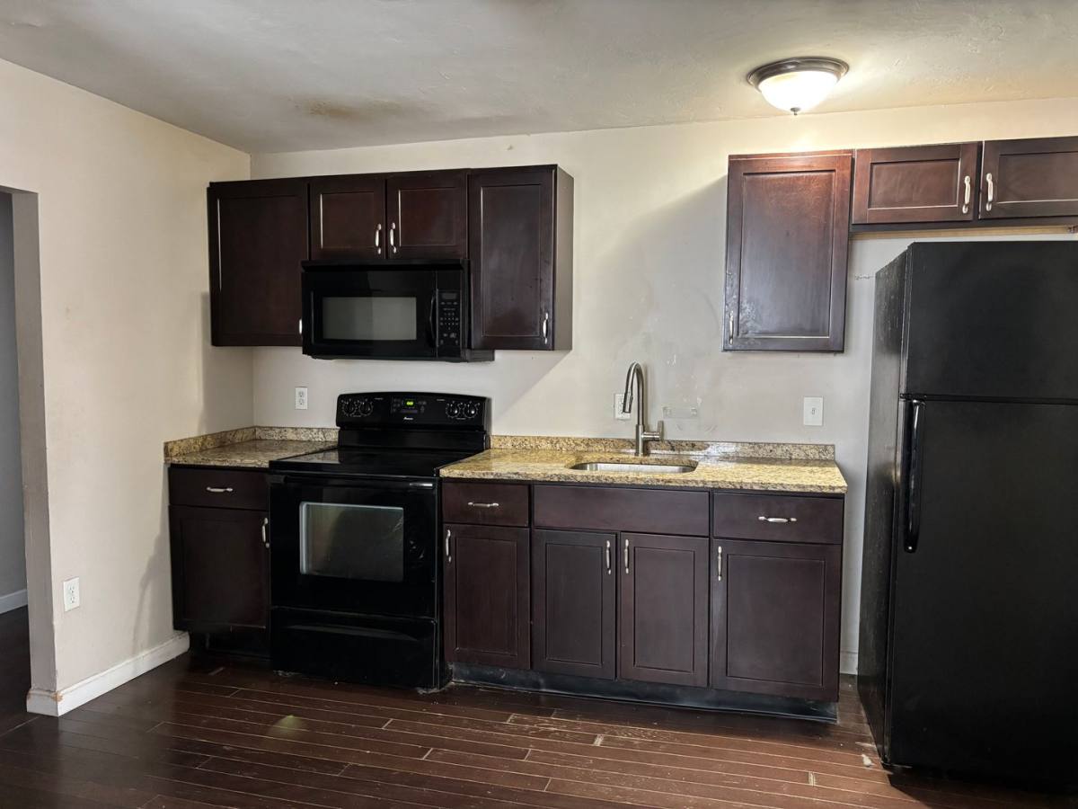 Apartment for rent at 696 N Main St, Fall River, MA 02720
