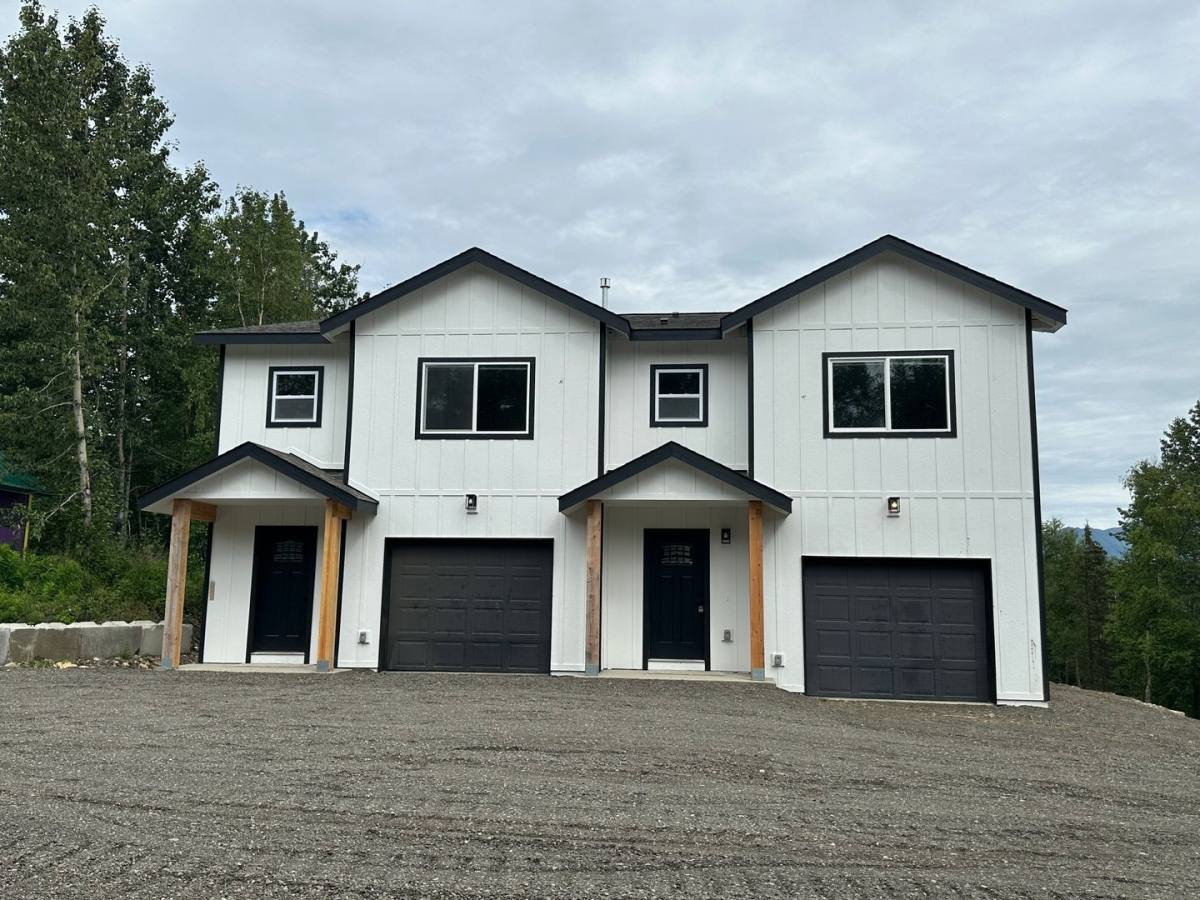 Townhouse for rent at 5943-5945 E Porcupine Ave, Wasilla, AK 99654