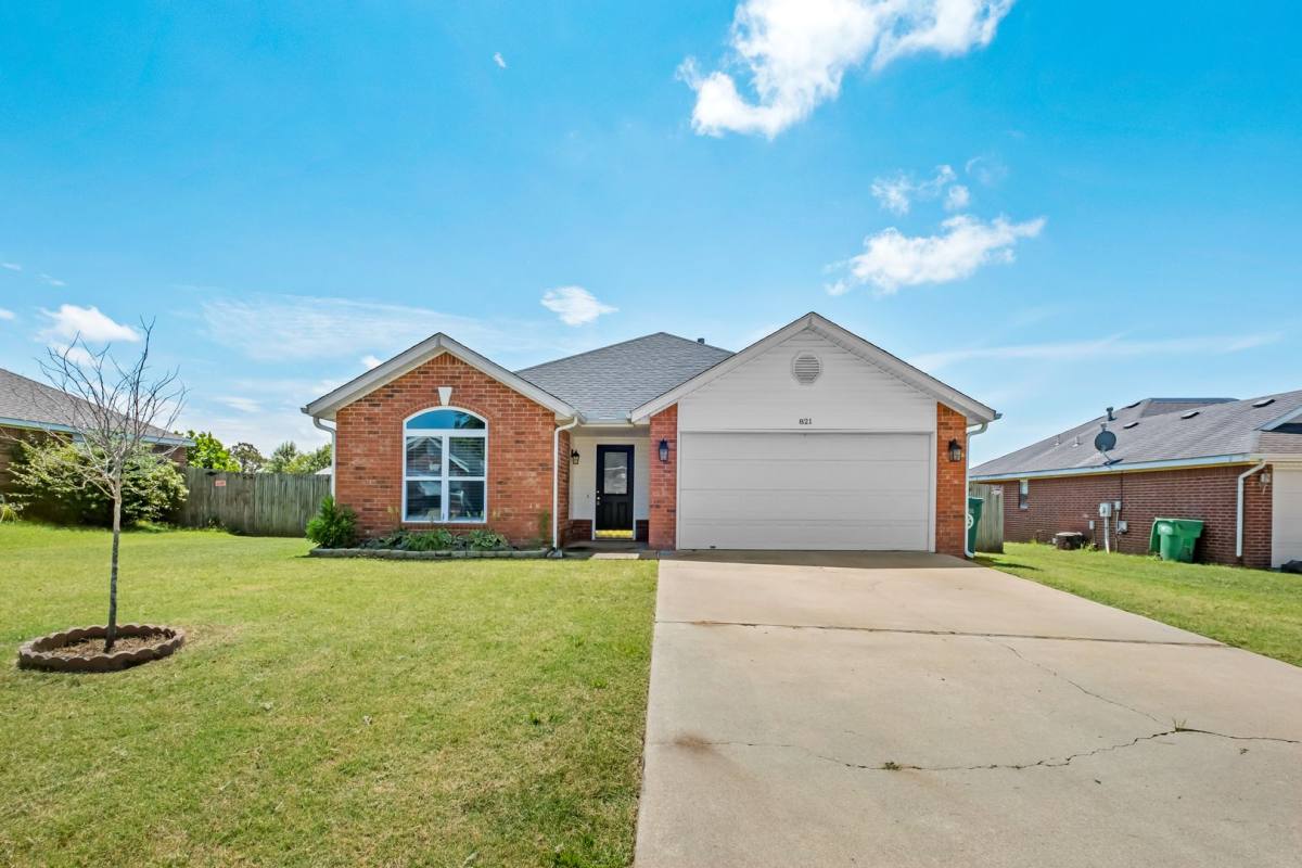 House for rent at 821 Sunflower St, Centerton, AR 72719