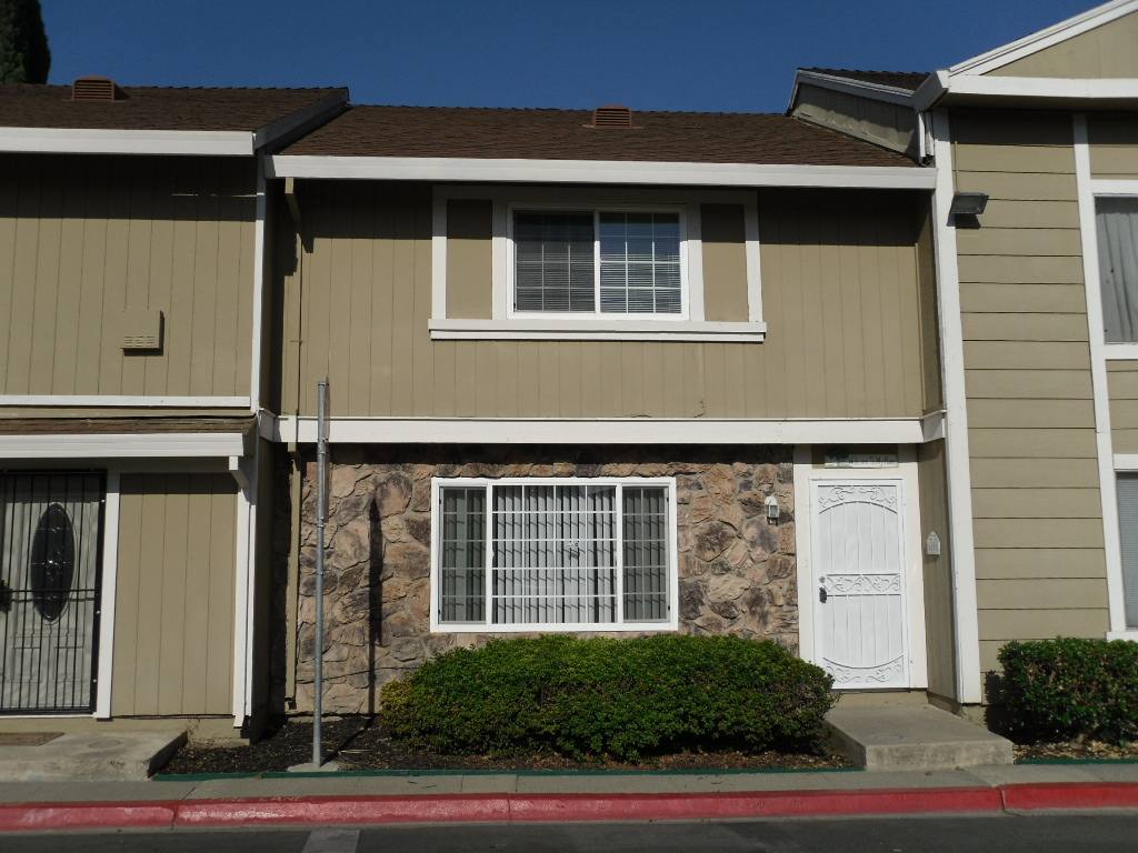 Condo for rent at 4098 Weymouth Lane, Sacramento, CA 95823