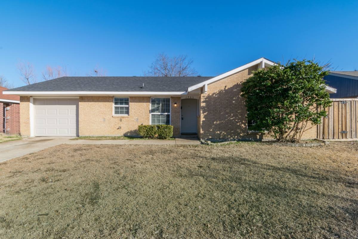 House for rent at 1906 Curtis Dr, Garland, TX 75040