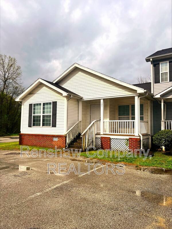 Apartment for rent at 121 Cloverdale St, Jackson, TN 38301