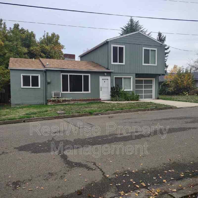 House for rent at 375 W Birch Court, Roseburg, OR 97470
