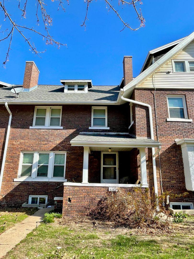 Townhouse for rent at 3304 Poppleton Ave, Omaha, NE 68105