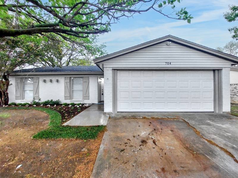 House for rent at 704 Prairie View Dr, Mansfield, TX 76063