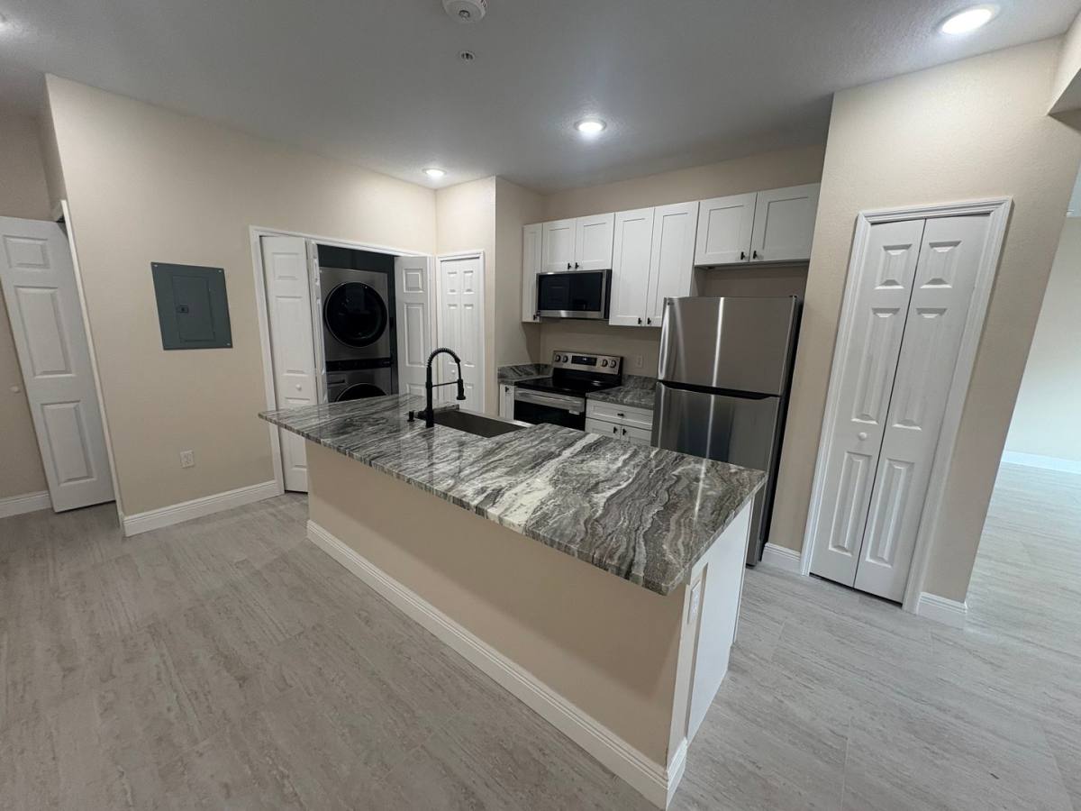 Apartment for rent at 201 N Dewey St, Eustis, FL 32726
