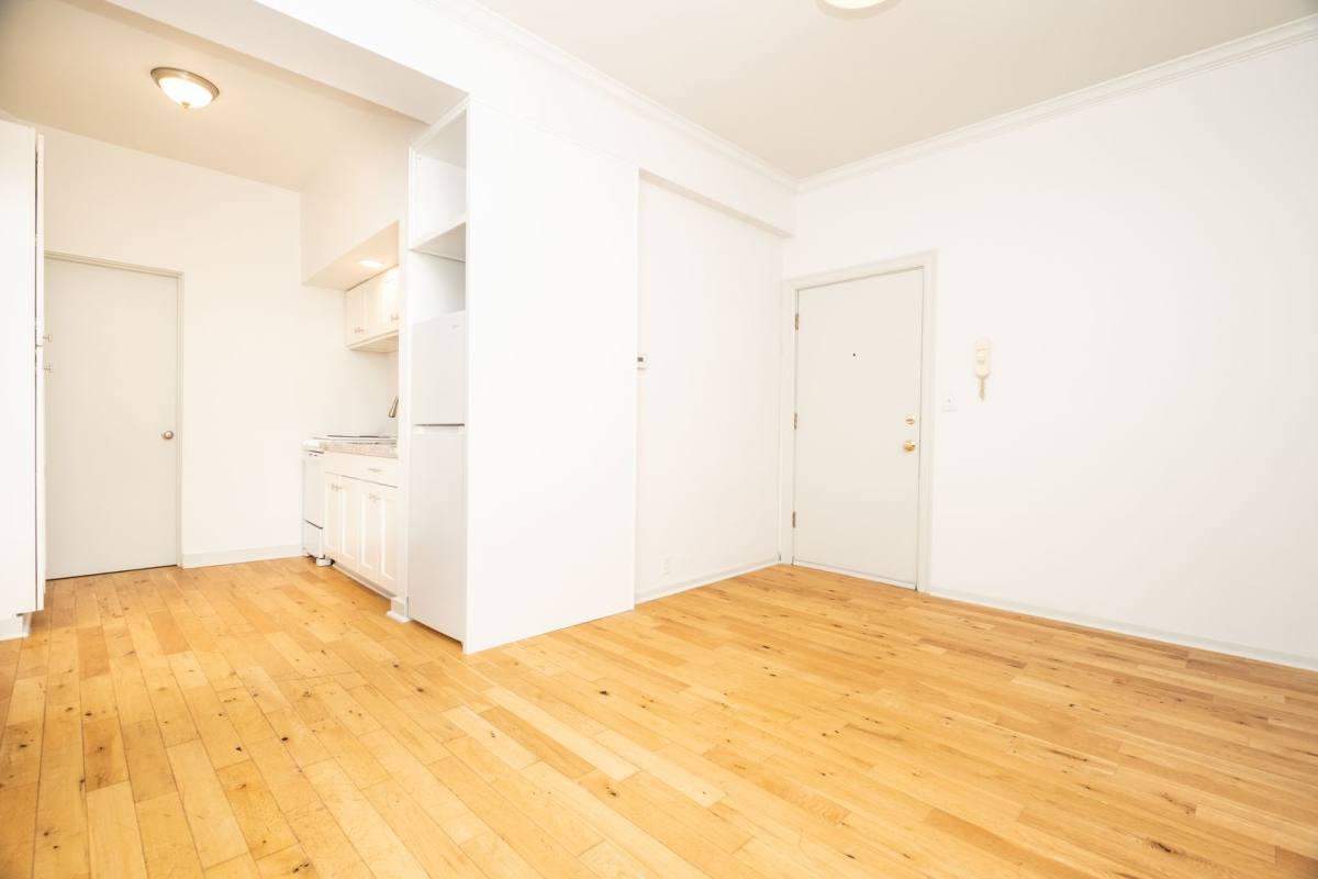 Apartment for rent at 1117 SW Alder St, Portland, OR 97205