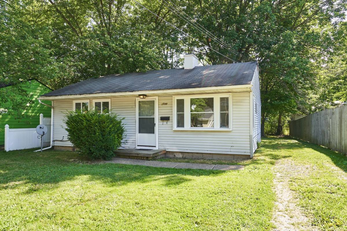 House for rent at 1599 Delba St, Akron, OH 44307