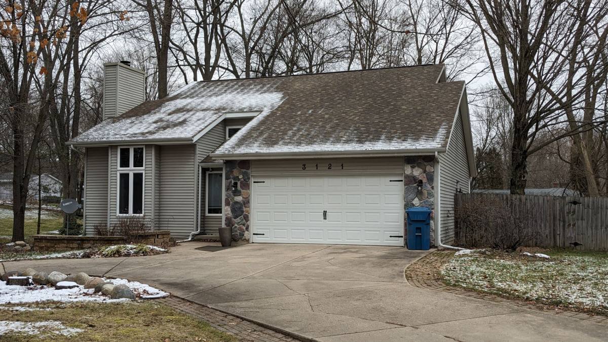 3121 Bayou Vista St, Kalamazoo, MI 49009