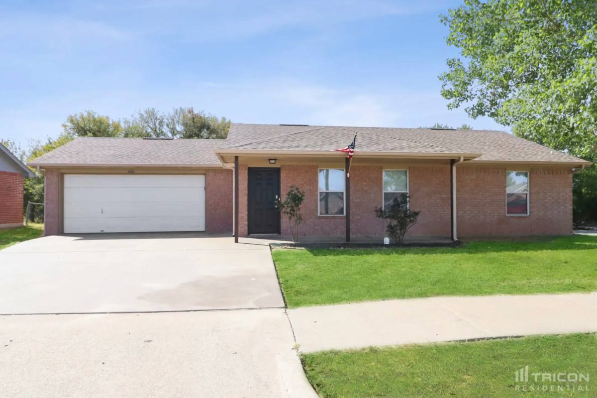 House for rent at 4301 Sheldon Dr, Granbury, TX 76049