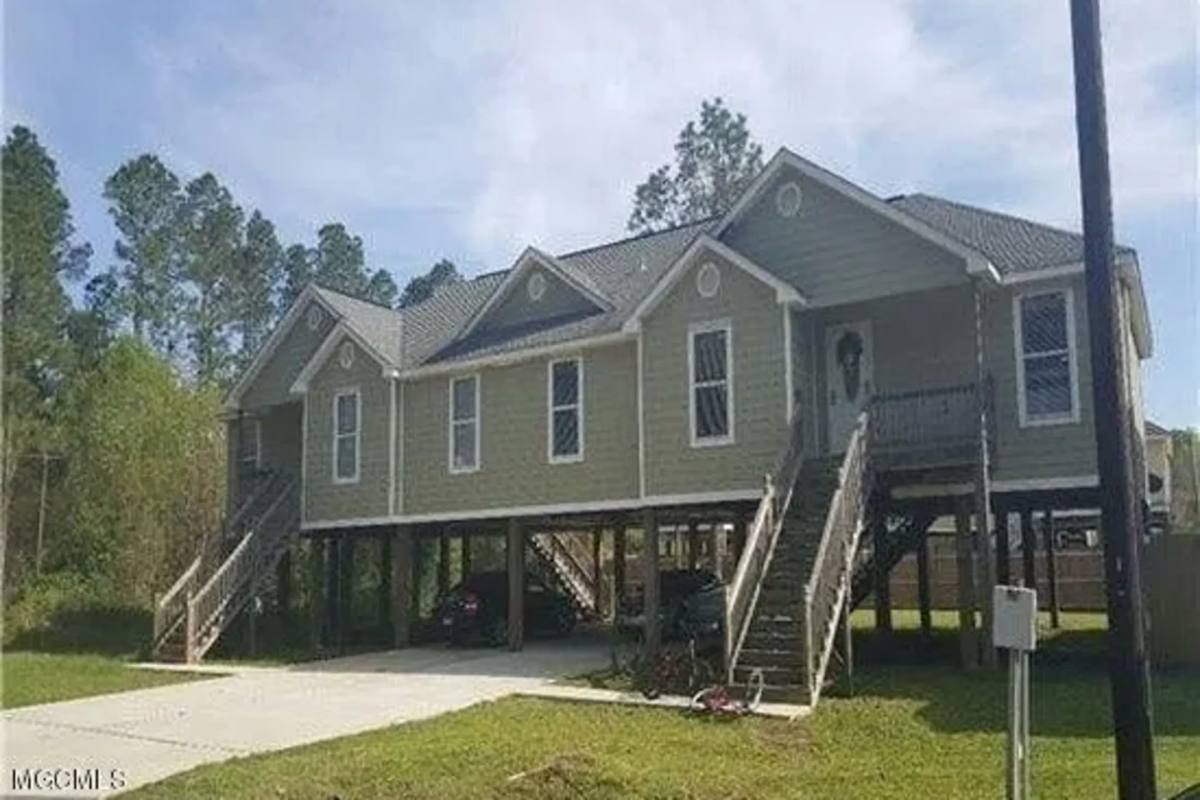 House for rent at 6153 E Lamar St #6155, Bay Saint Louis, MS 39520
