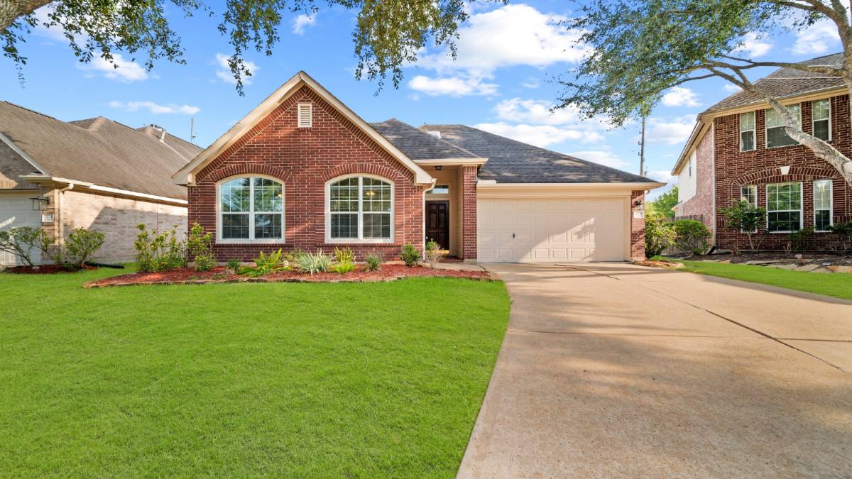 House for rent at 3235 Summerland Dr, Manvel, TX 77578