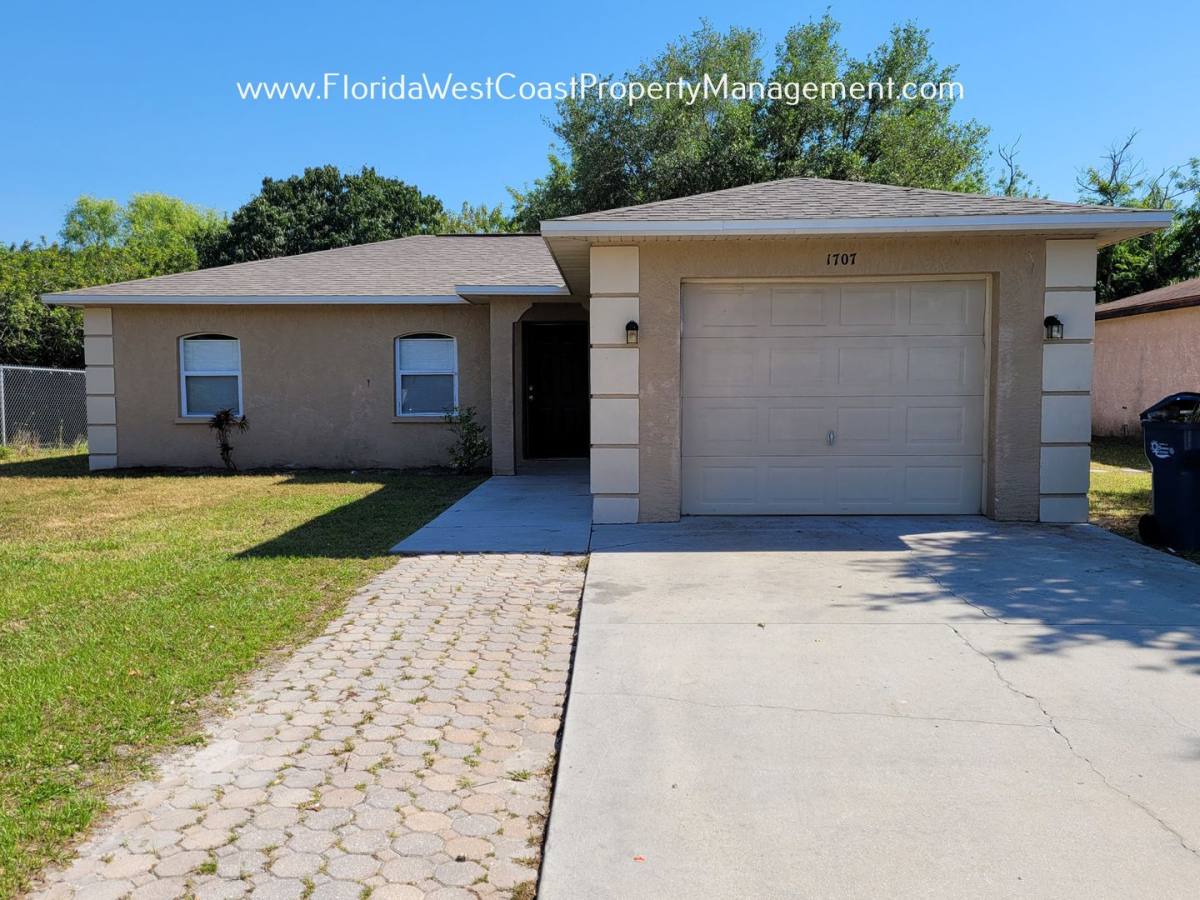 House for rent at 1707 24th St E, Palmetto, FL 34221
