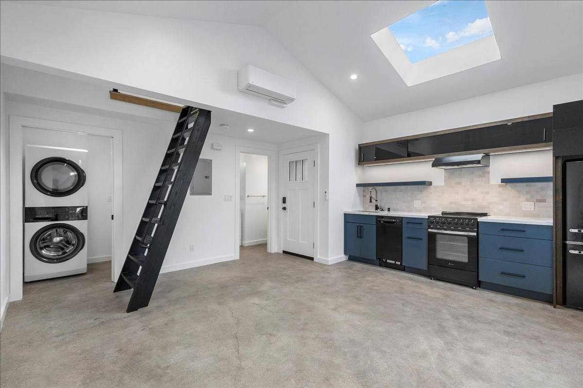Apartment for rent at 916 Santa Clara Ave, Alameda, CA 94501