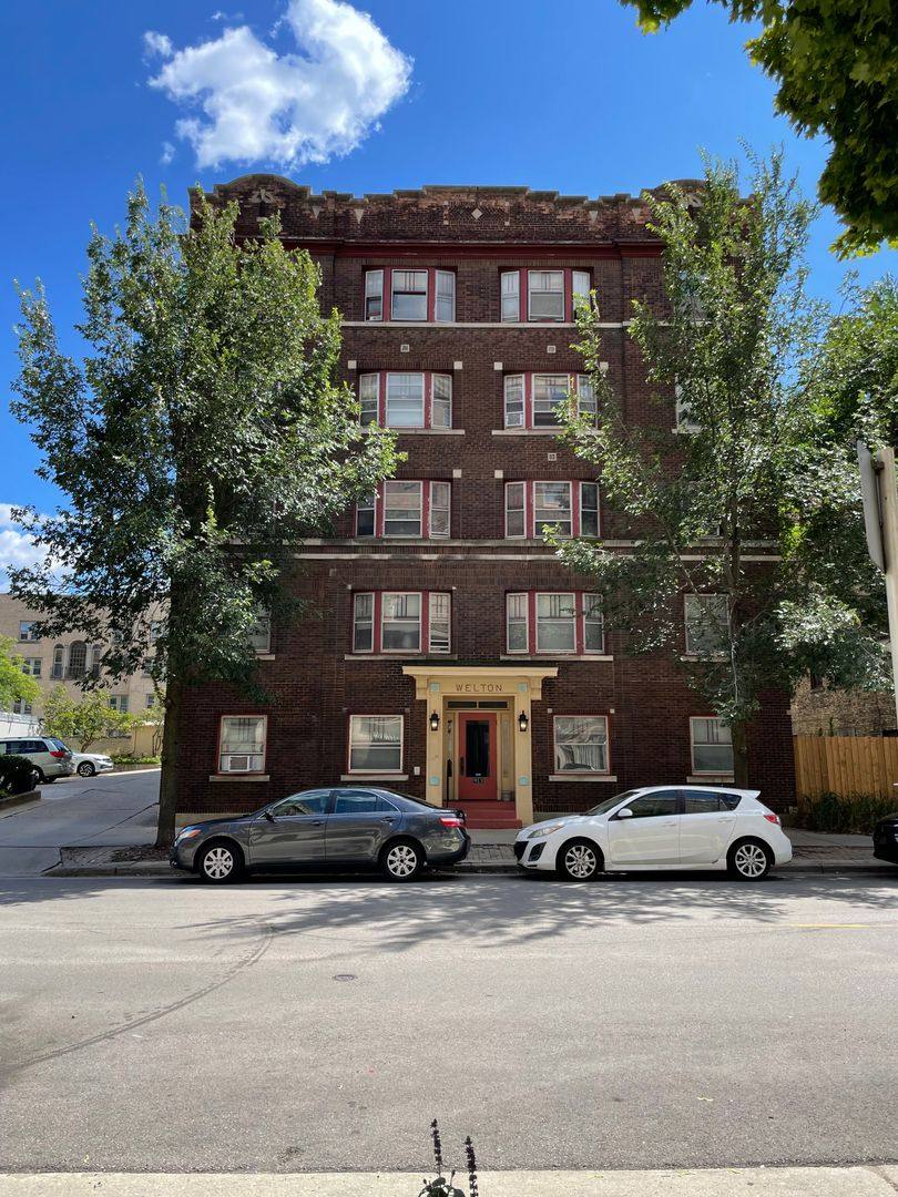 Apartment for rent at 913 E Juneau Ave, Milwaukee, WI 53202
