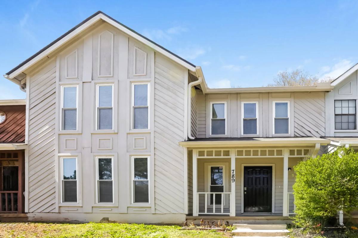 789 Heritage Oaks Dr, Stone Mountain, GA 30088