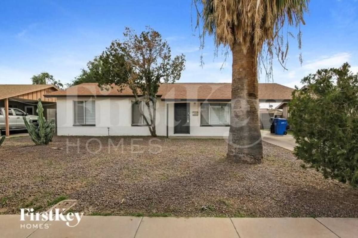House for rent at 2041 W Windrose Dr, Phoenix, AZ 85029