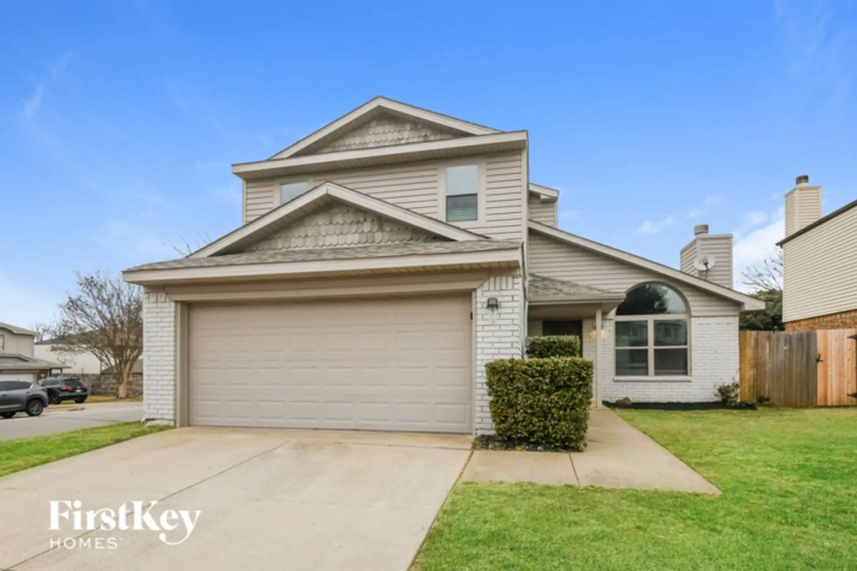 House for rent at 1718 Stoneway Dr, Grapevine, TX 76051