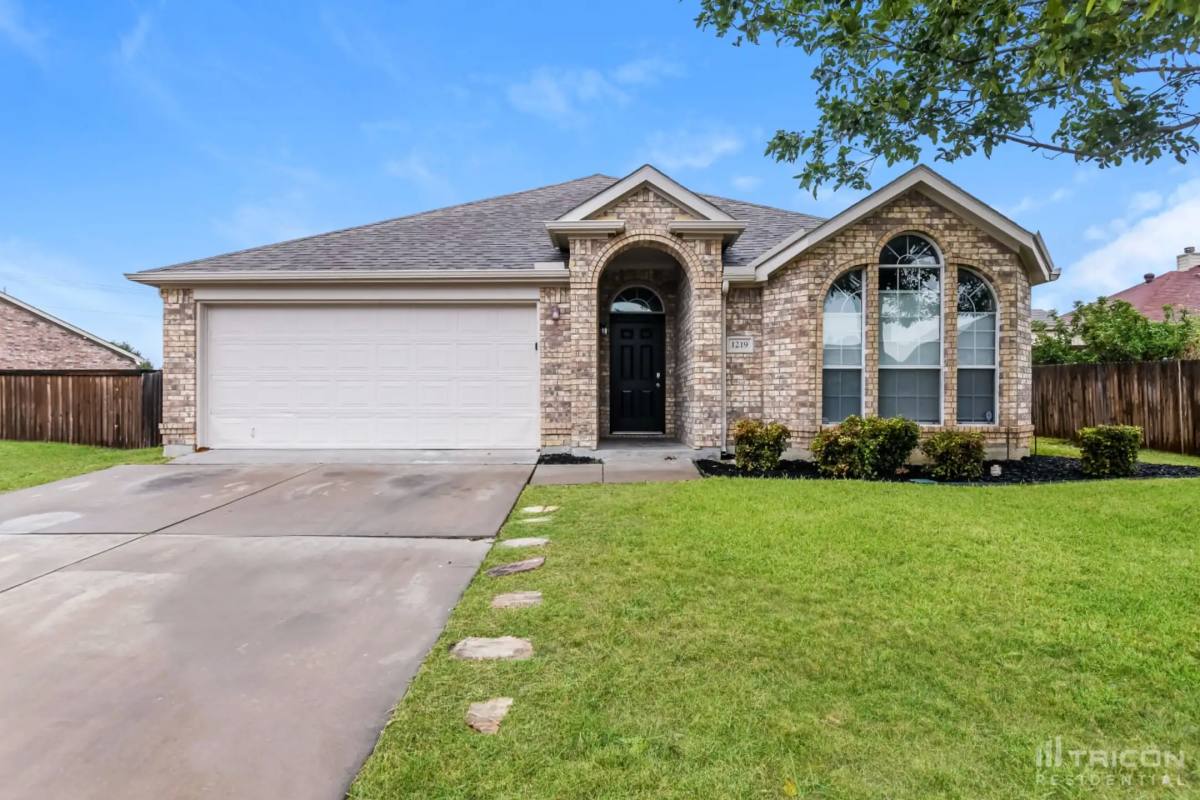 House for rent at 1219 Mule Deer Dr, Arlington, TX 76002