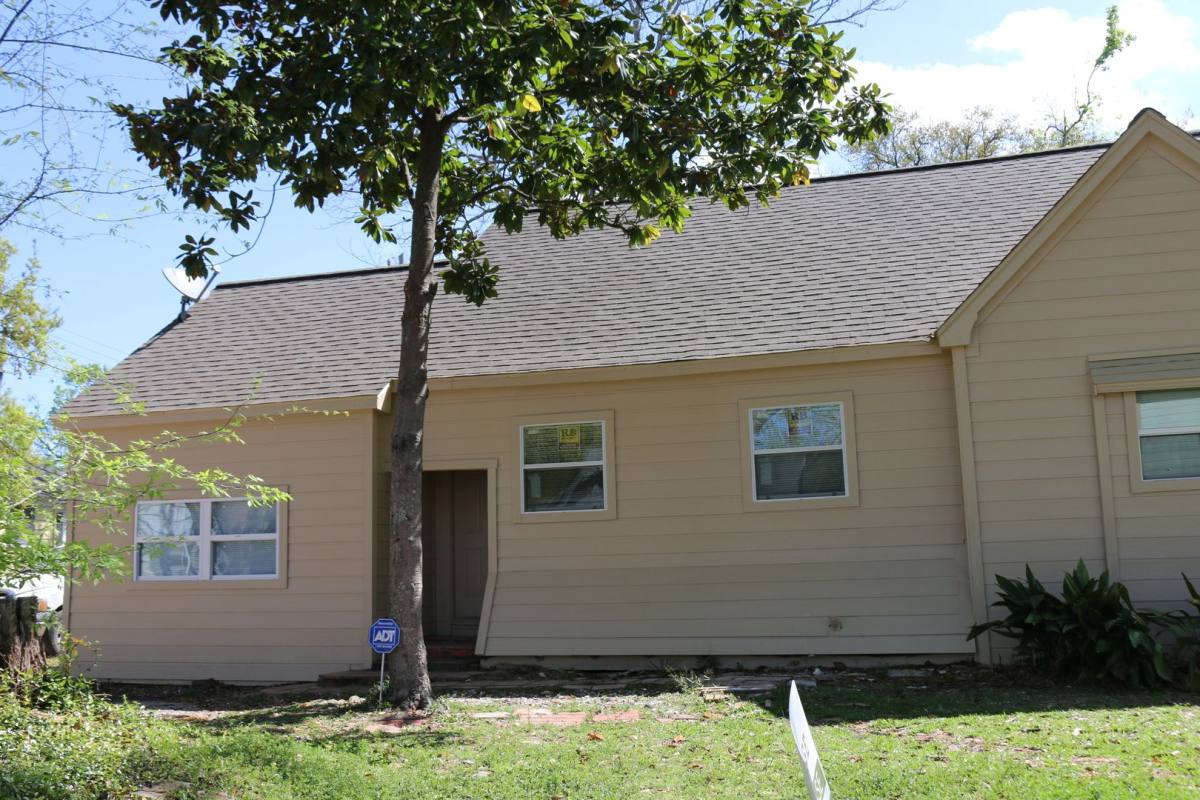 Apartment for rent at 916 N Gaillard St, Baytown, TX 77520