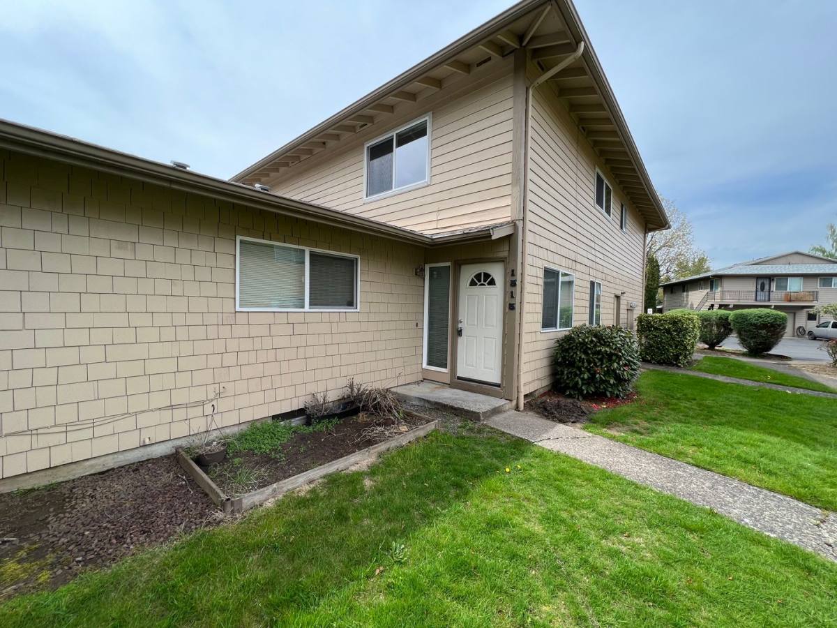 Townhouse for rent at 1515 NE Hale Place, Gresham, OR 97030