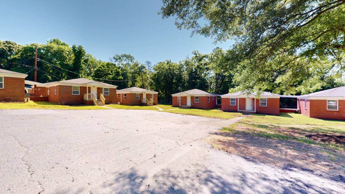 Apartment for rent at 4552 Helena St, Charlotte, NC 28208