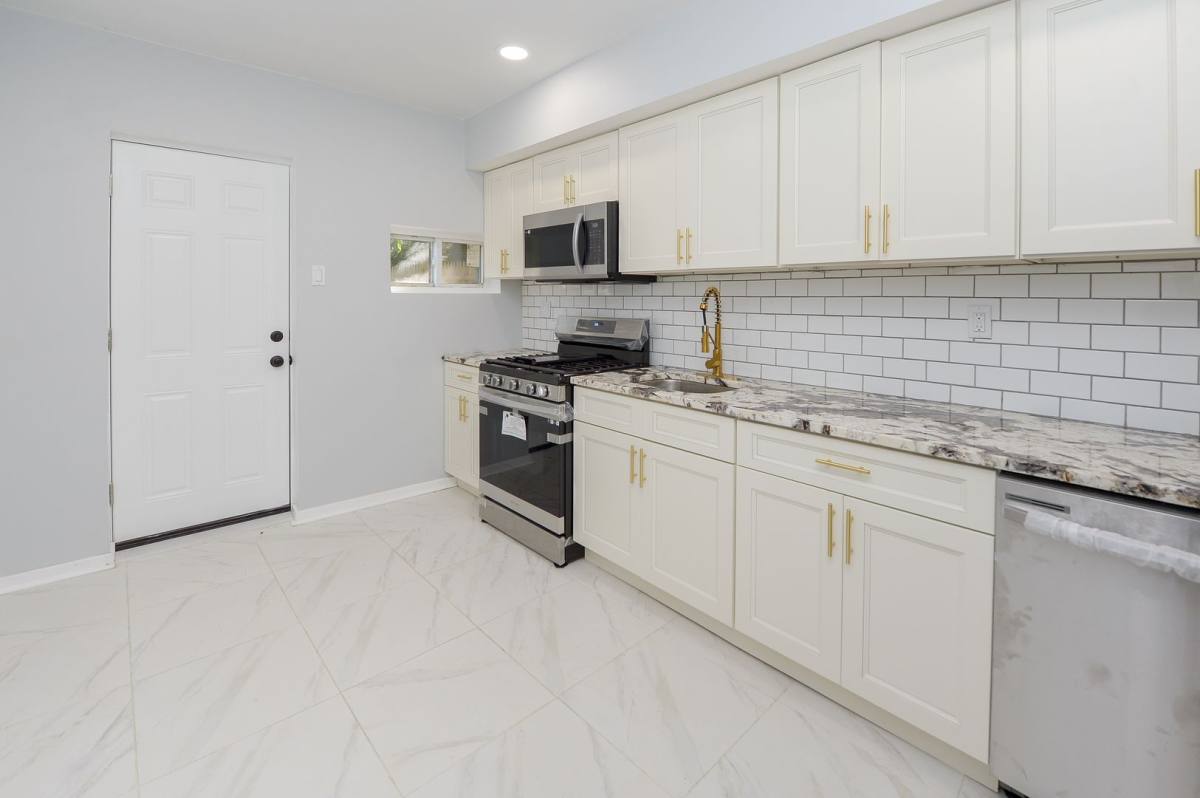 Townhouse for rent at 26 E Abbottsford Ave, Philadelphia, PA 19144