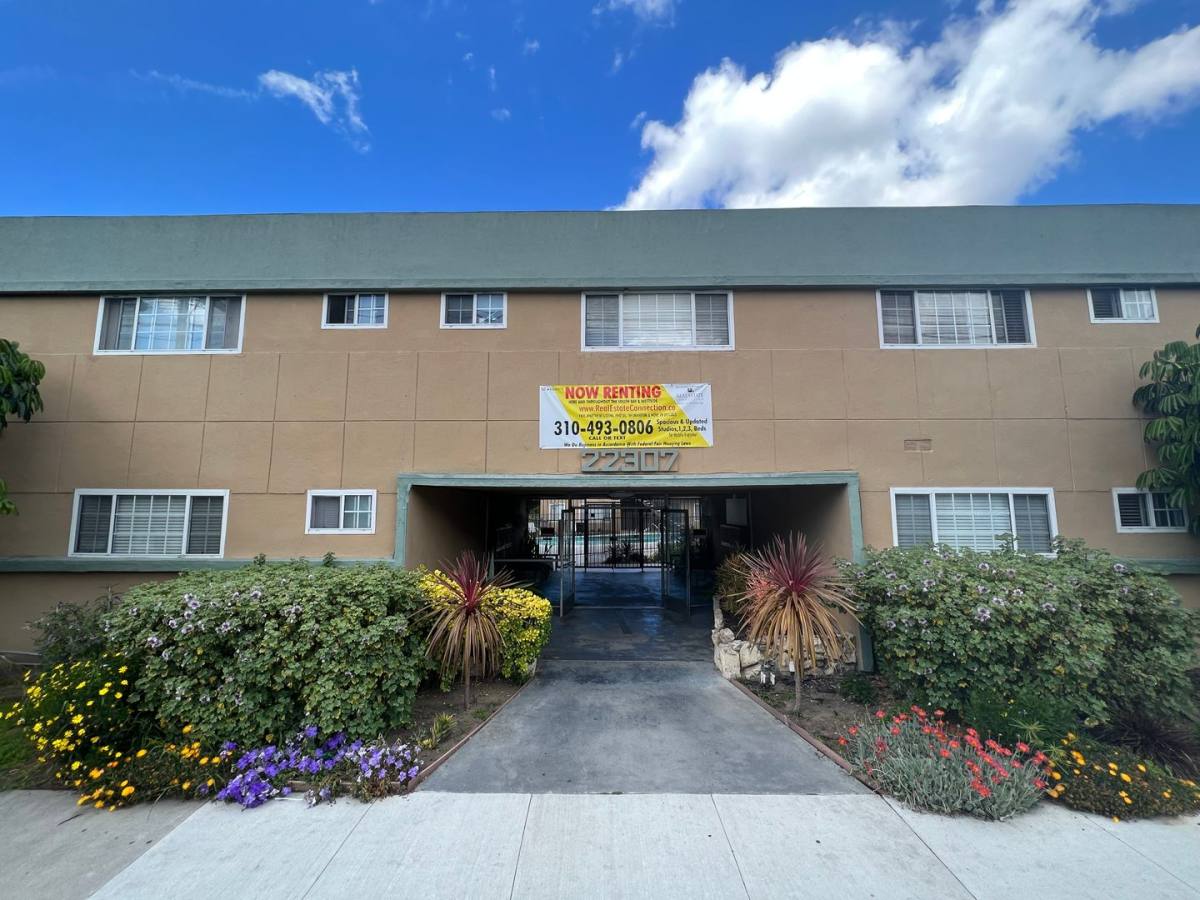 Apartment for rent at 22307 Kent Ave, Torrance, CA 90505