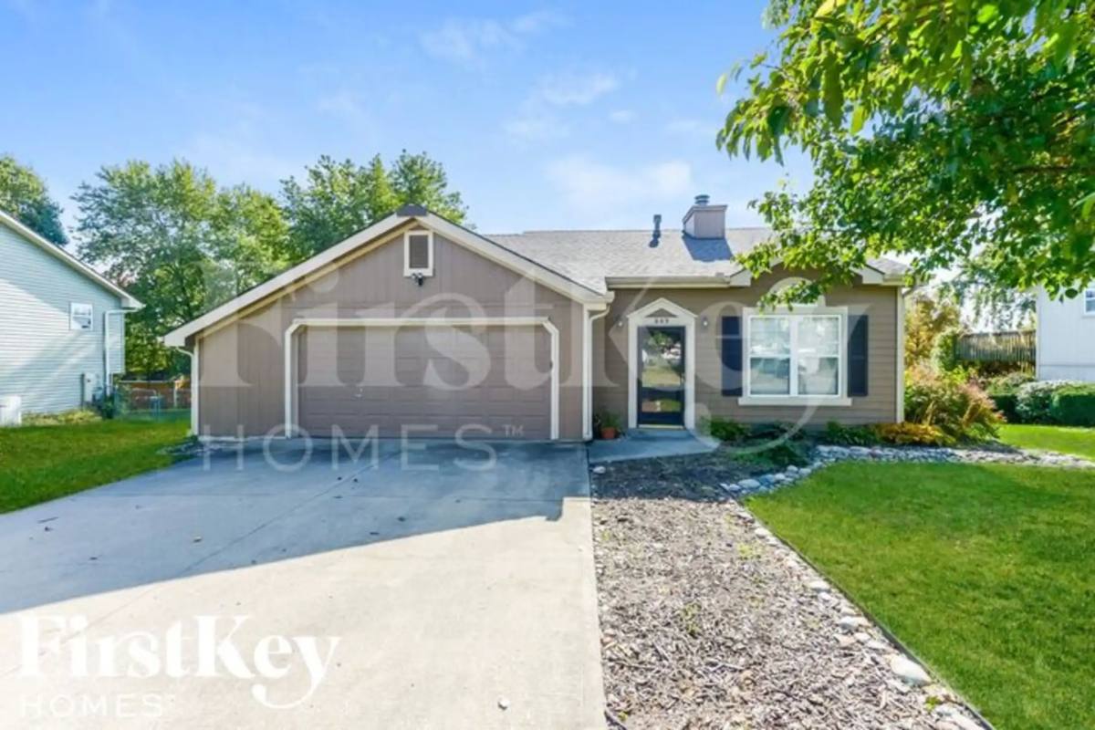 House for rent at 609 Rosehill Dr, Raymore, MO 64083