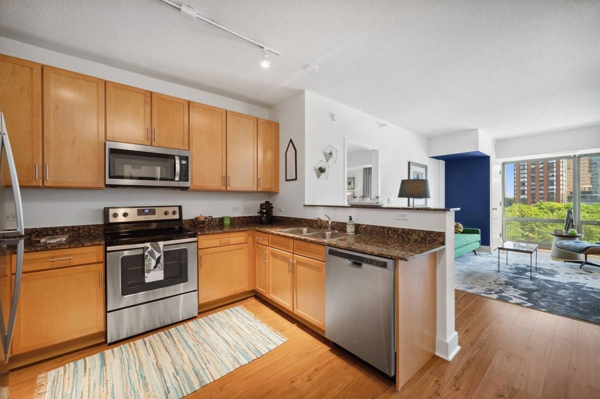 Apartment for rent at 936 S Clark St, Chicago, IL 60605
