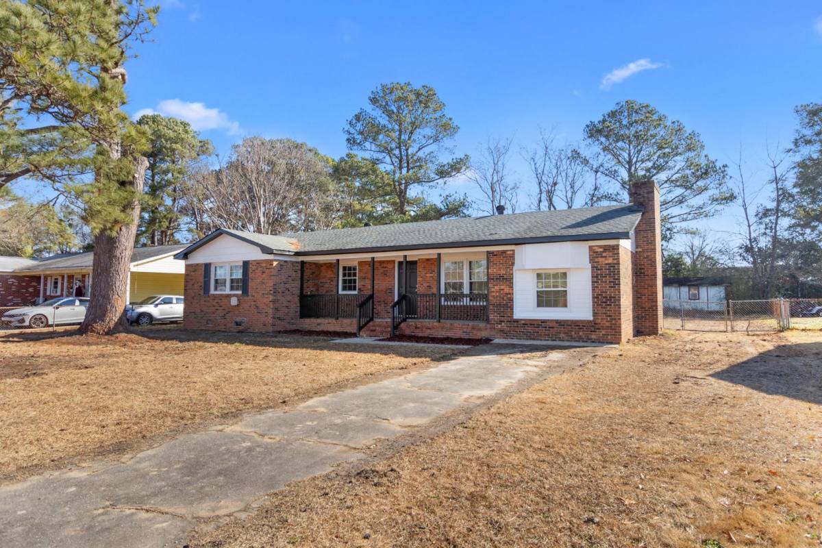 House for rent at 881 Sunbury Dr, Fayetteville, NC 28311
