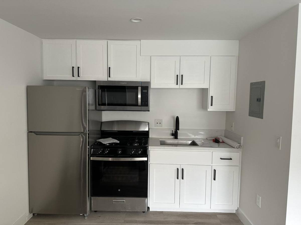 House for rent at 1326 South Gramercy Place, 1326 S Gramercy Place #13, Los Angeles, CA 90019