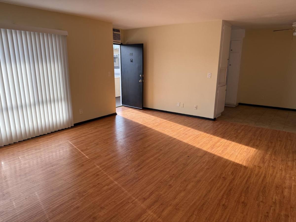 Apartment for rent at 8211 Owensmouth Ave #311, Canoga Park, CA 91303