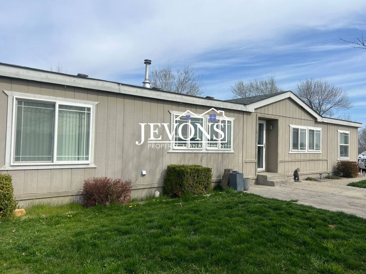 House for rent at 2446 Stone Rd, Yakima, WA 98908