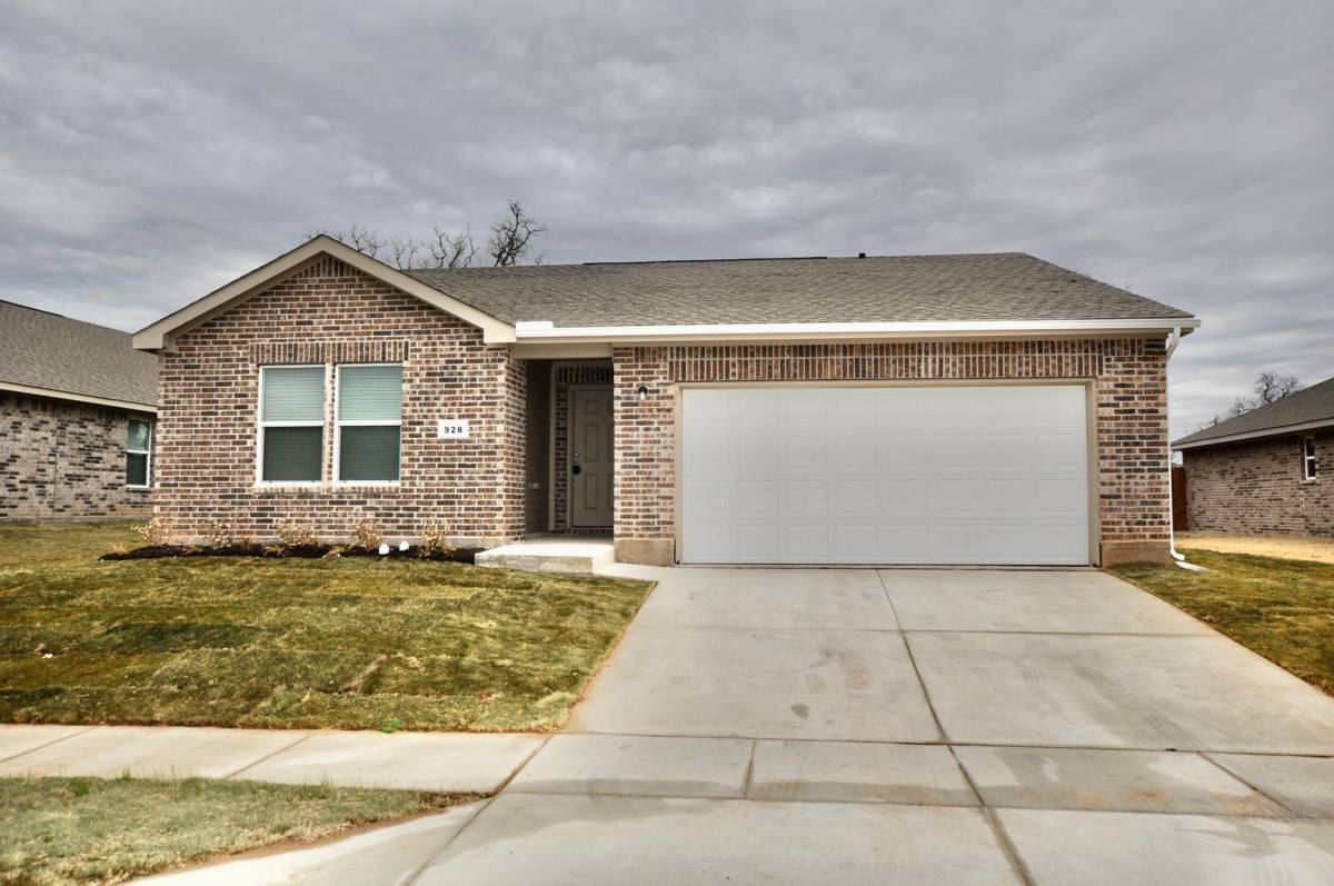 House for rent at 928 Ben Dr, Springtown, TX 76082