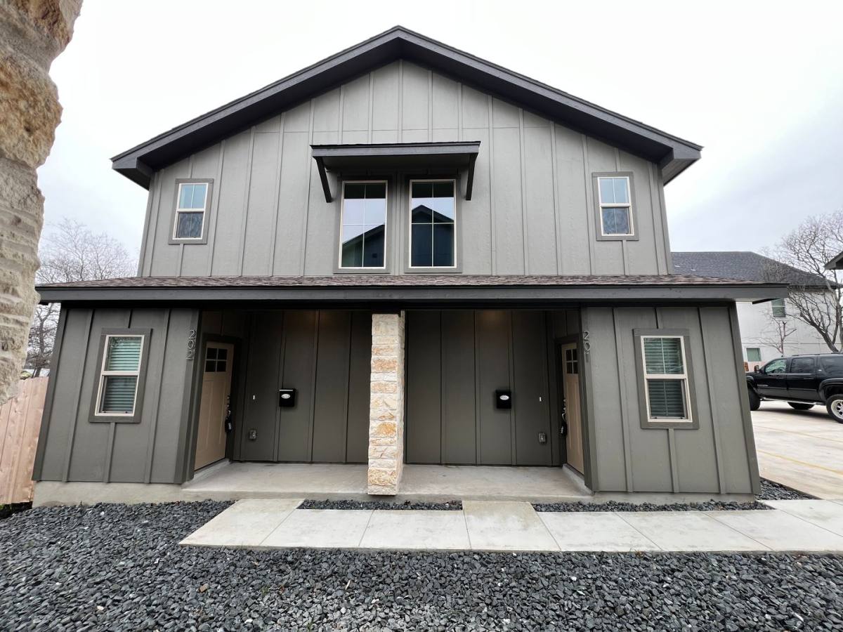 Townhouse for rent at 810 S Walters St, San Antonio, TX 78203
