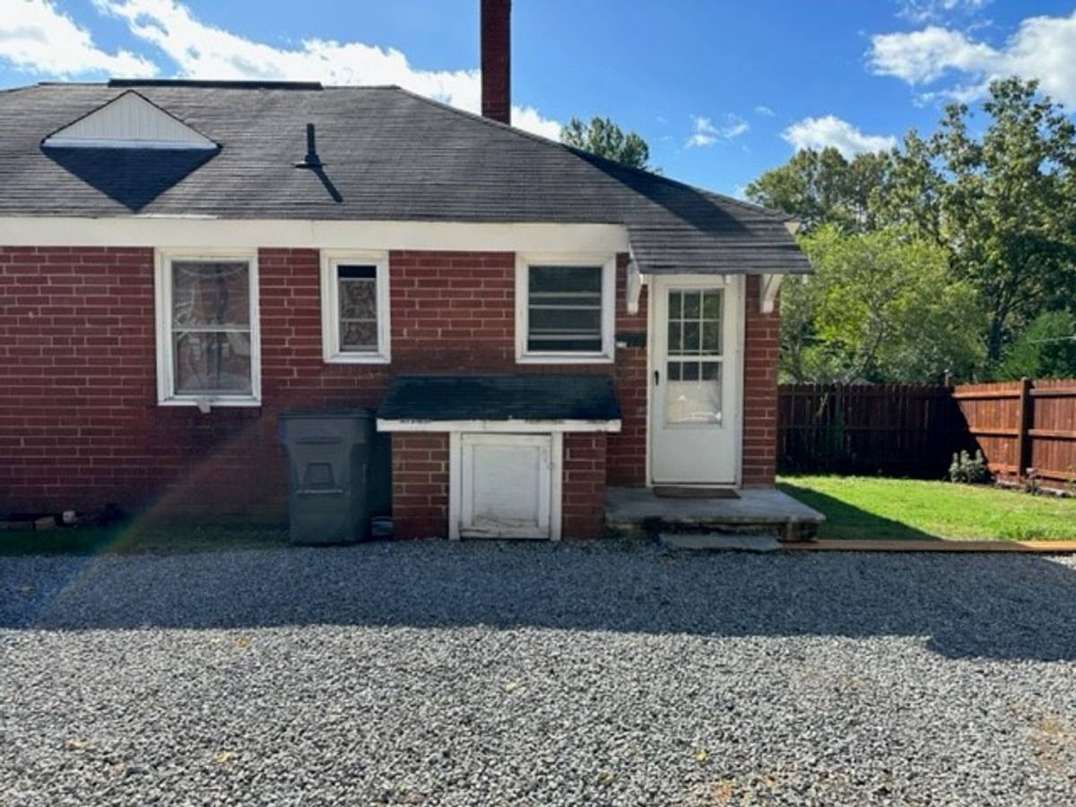Apartment for rent at 215 Carson Lane, Bristol, TN 37620