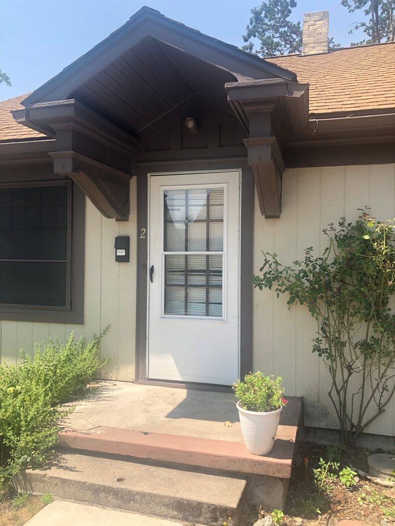 Apartment for rent at 920 W 11th St, Medford, OR 97501