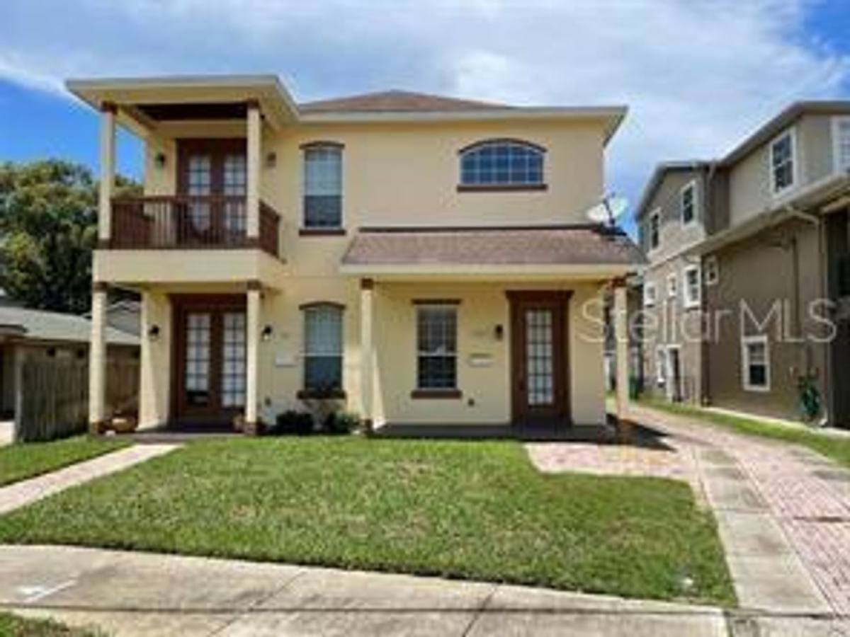 Townhouse for rent at 2821 E Central Blvd, Orlando, FL 32803