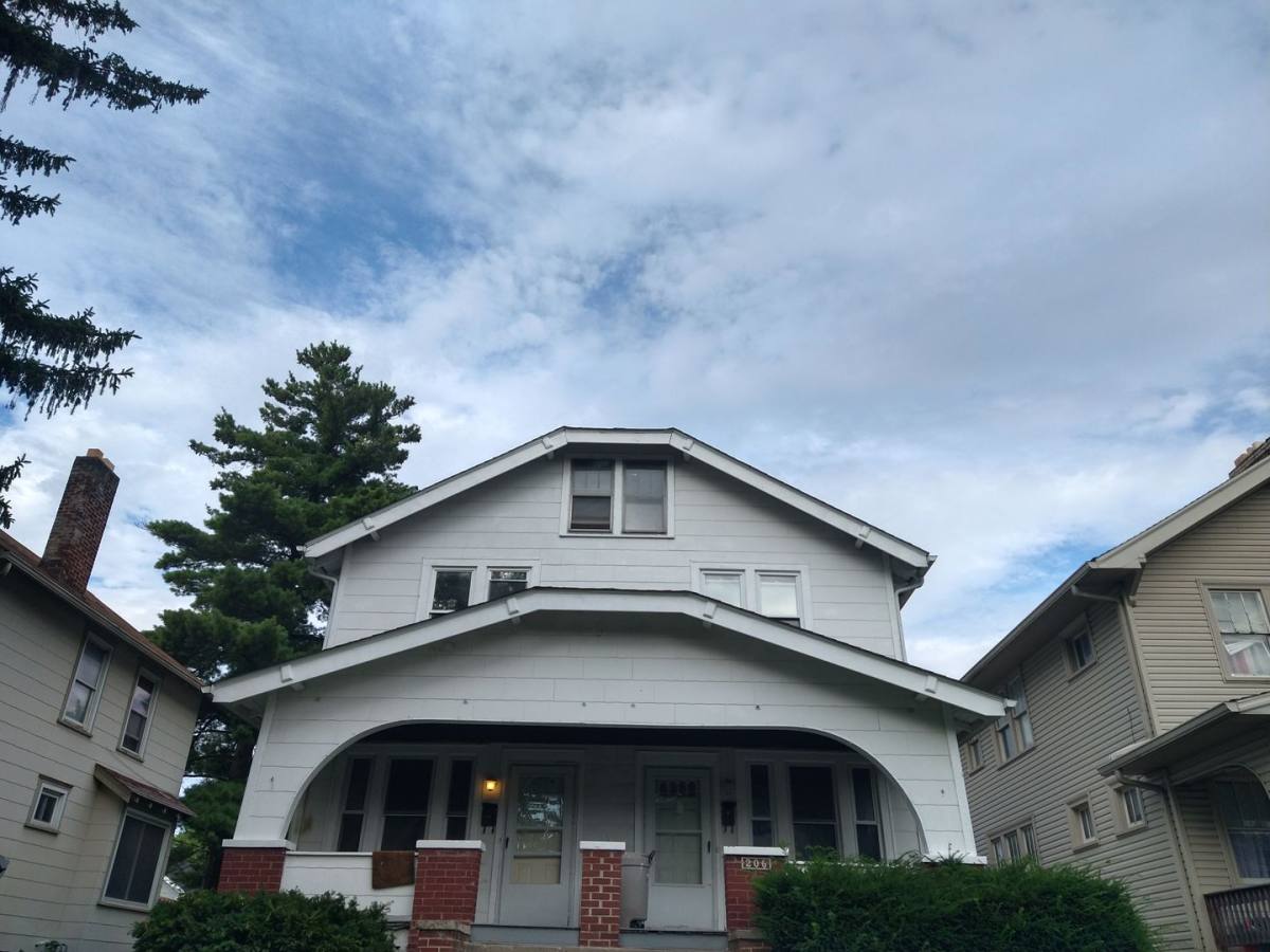 Apartment for rent at 206-208 N Harris Ave, Columbus, OH 43204